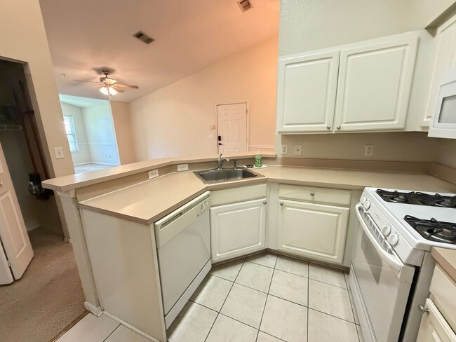 Building Photo - Top-Floor Condo in Grand Reserve at Windor Parke