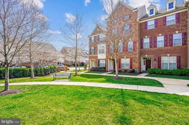 Building Photo - 43212 Wild River Square