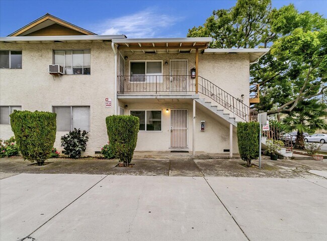 Building Photo - 550 Troy Dr