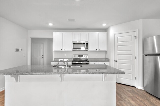 Building Photo - 5631 Guinevere Ln