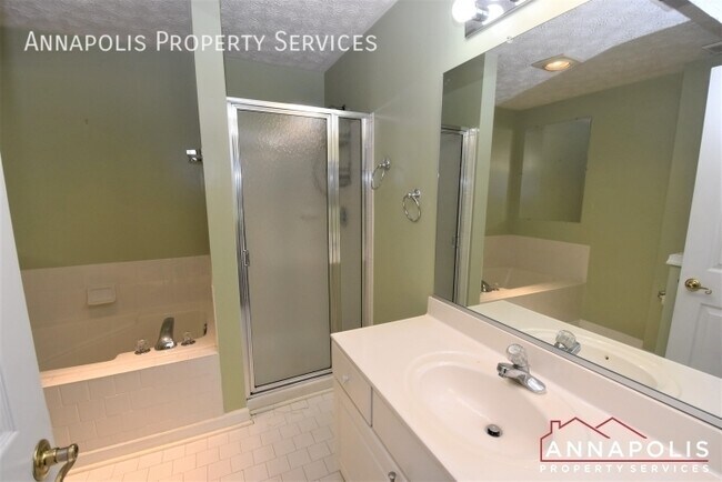 Building Photo - 621 Admiral Dr