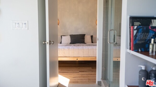 Building Photo - 2811 Waverly Dr