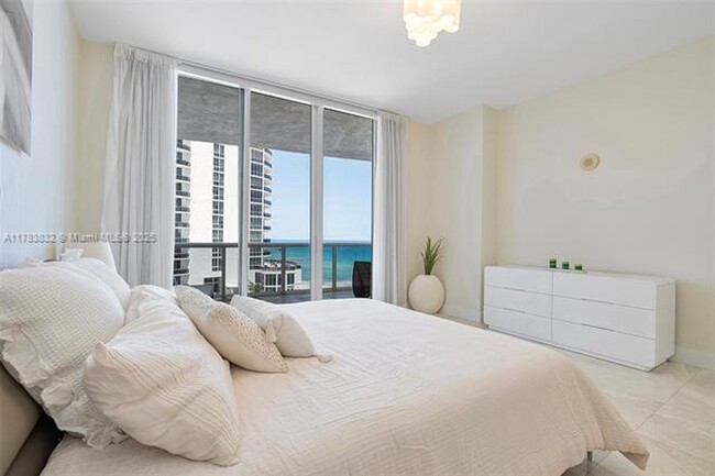 Building Photo - 15811 Collins Ave