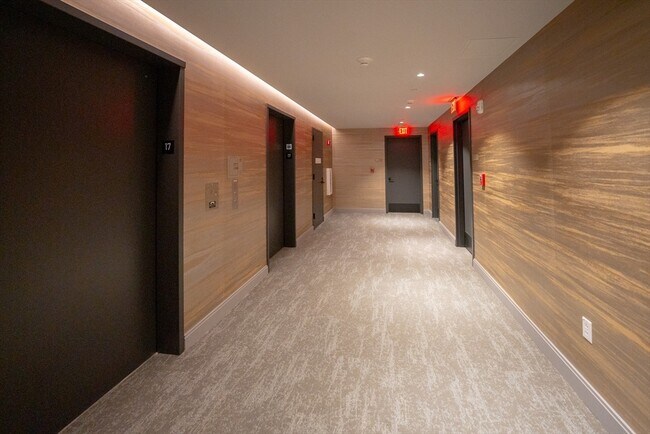 Building Photo - 55 Lagrange St