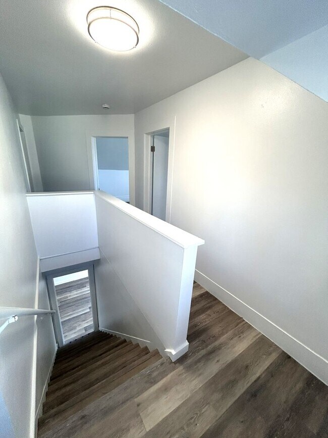 Building Photo - Thompson2