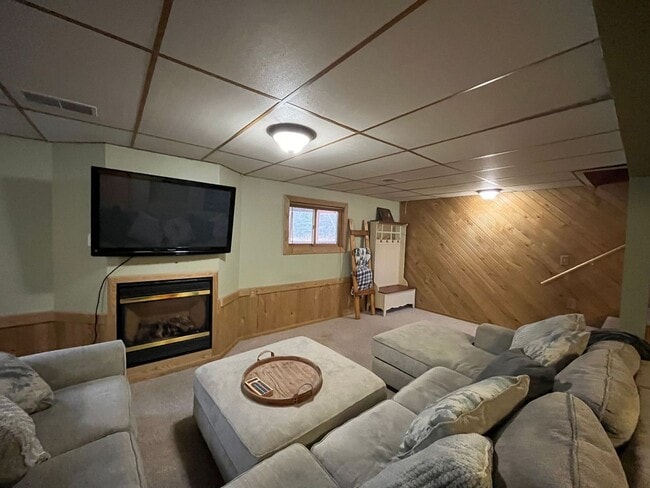 Building Photo - Beautiful 3 Bedroom / 2 Bath on 7 Acres!