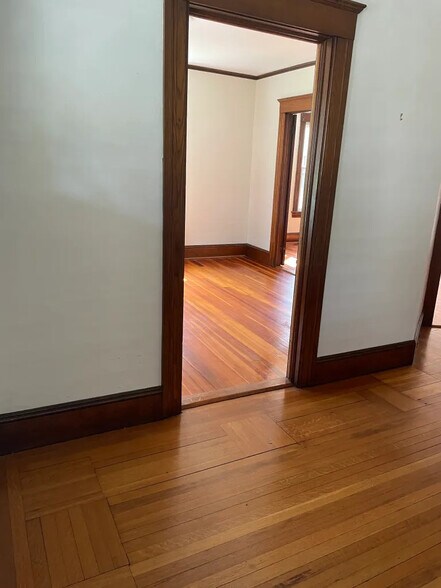 Building Photo - 34 Day Ave