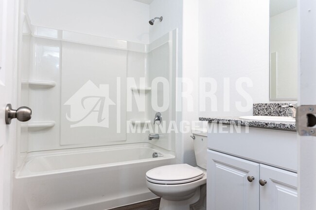 Building Photo - NEW Home Located Near the Golf Course