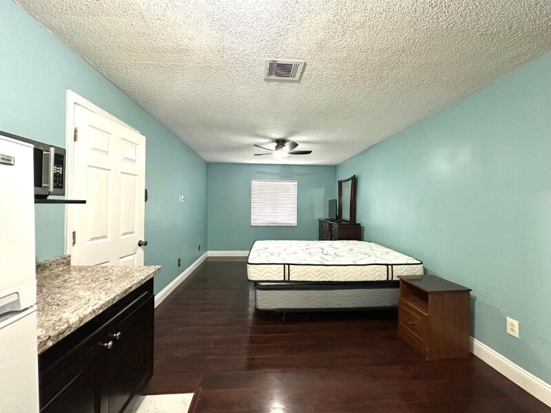 Building Photo - 106 Coralwood Cir