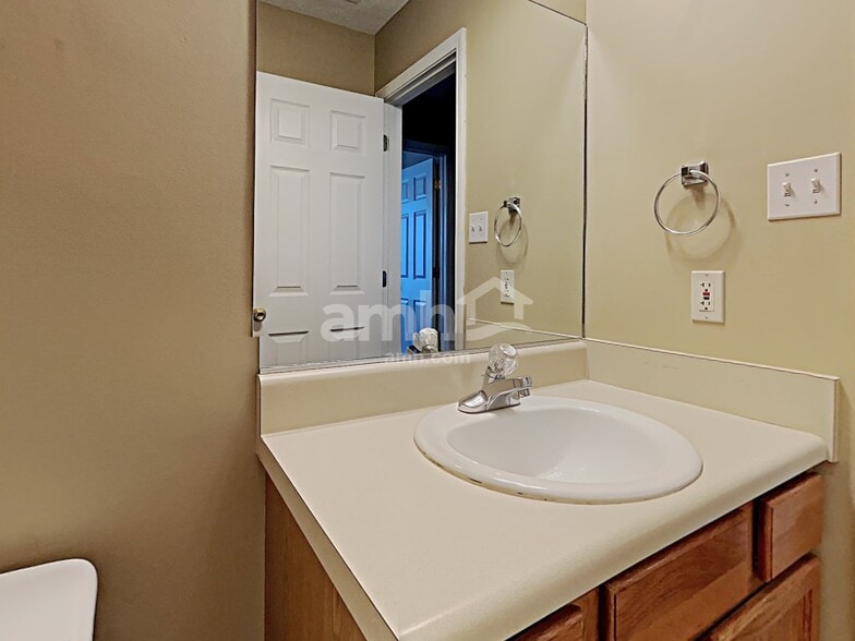 Building Photo - 6100 Glenmay Dr