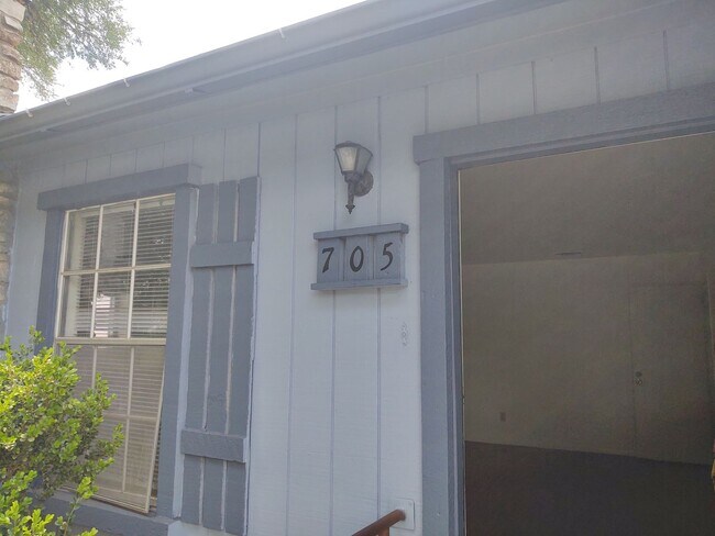 Building Photo - 705 & 707 Allen Street