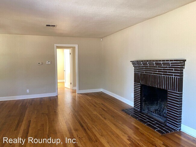 Building Photo - 3 br, 1 bath House - 1656 Country Club Blvd