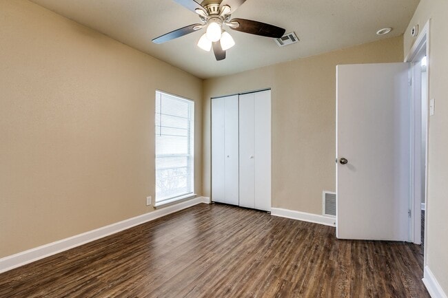 Building Photo - 4-BEDROOM NEAR THE MEDICAL CENTER!