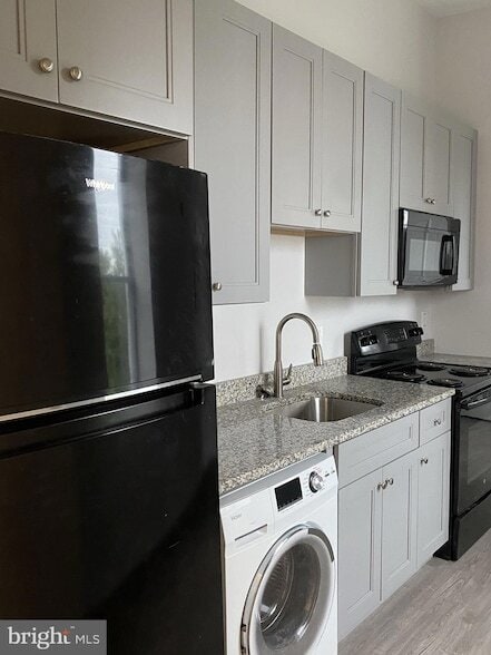 Building Photo - 933-35 Belmont Ave