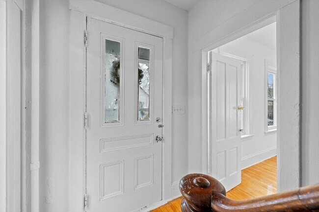 Building Photo - 20 Temple St