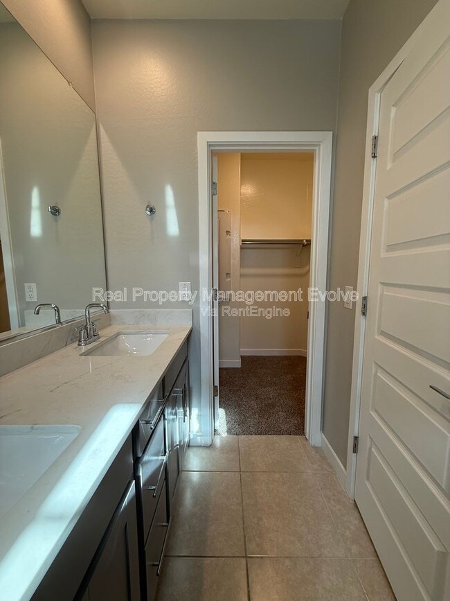 Building Photo - 4064 E Pony Ln