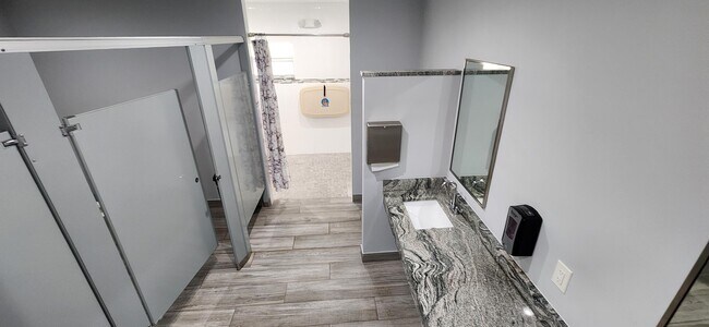 Building Photo - 3507 Oaks Way