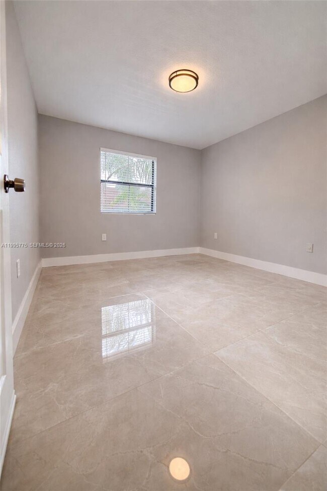 Building Photo - 10581 SW 155th Ct