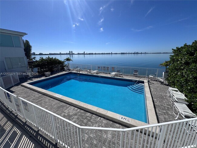 Building Photo - 1840 S Treasure Dr