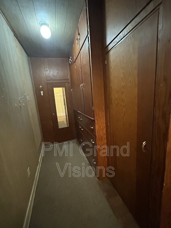 Building Photo - 1105 6th St