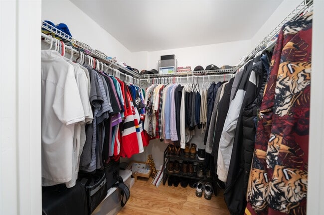 Building Photo - 700 Grove St