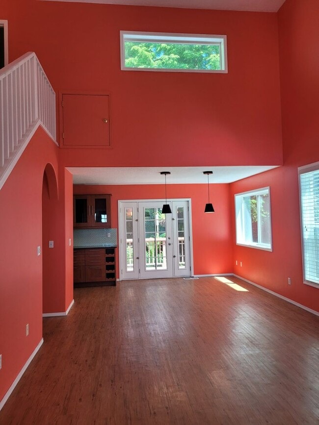 Building Photo - 3 Bedroom, 1 Bonus office/craft Room  and 2.5 Bath Home