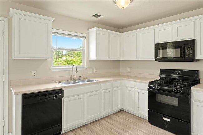 Building Photo - 15411 Ora Ln
