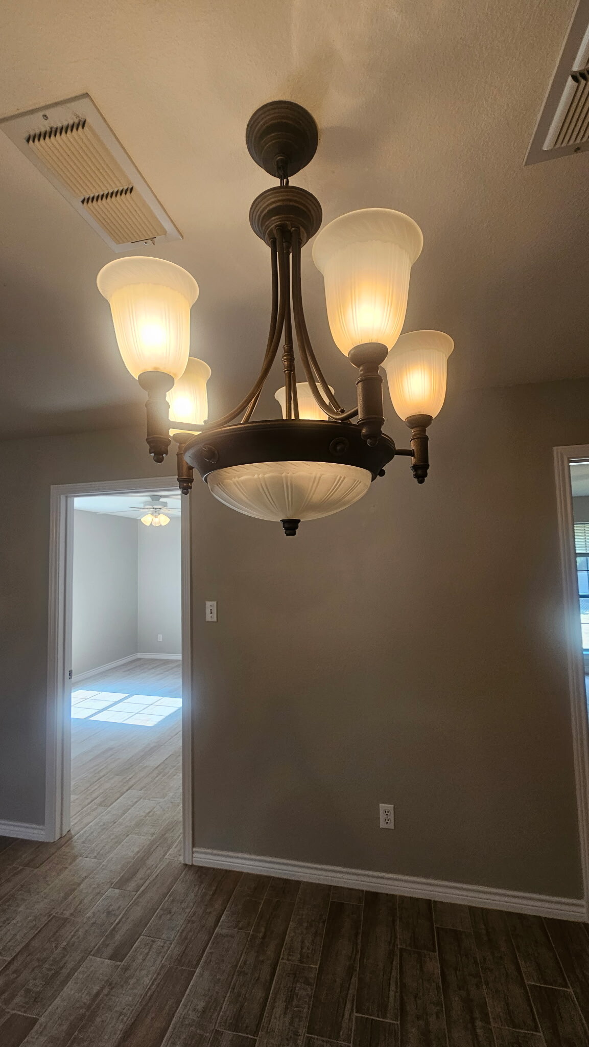 Building Photo - 203 Bluebonnet St