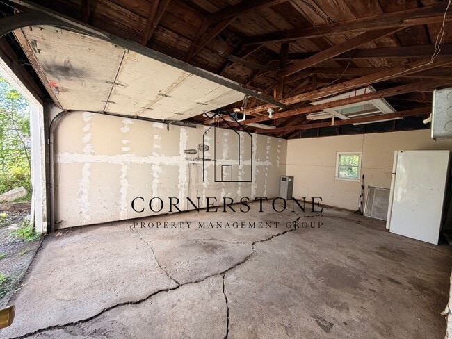 Building Photo - Spacious 2+ bedroom Ranch $850