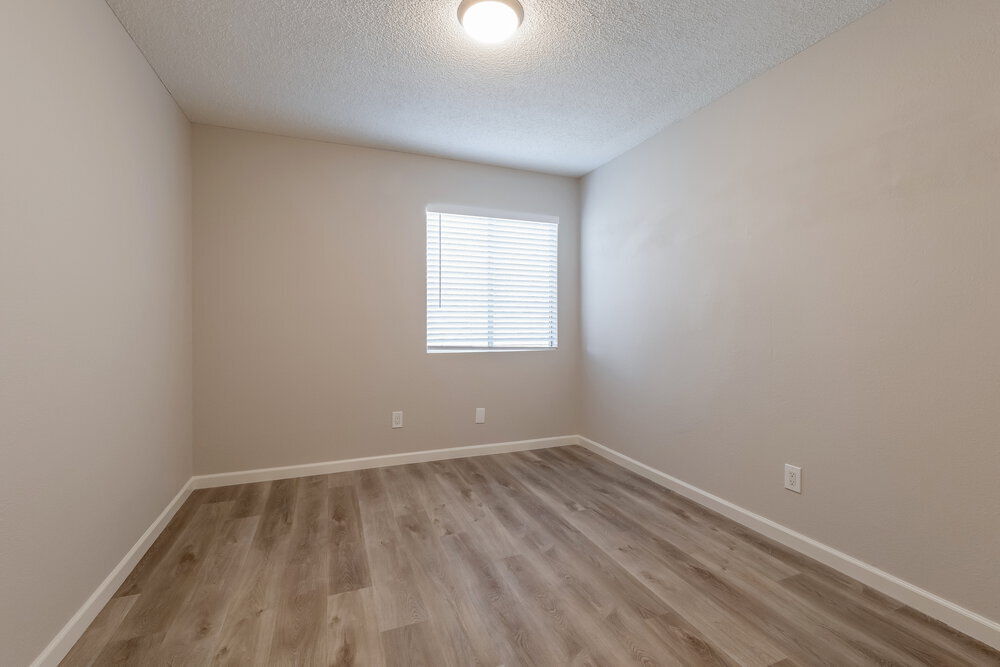 Building Photo - 517 E Kristal Way