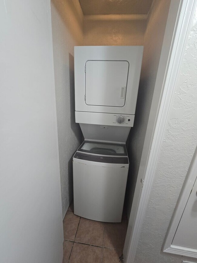 Building Photo - Comfortable 2 Bedroom Rio Rancho Apartment