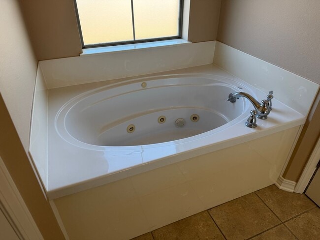 Building Photo - Lovely Home for Lease in Plantation Trace Garden Homes - Bossier City, LA 71112