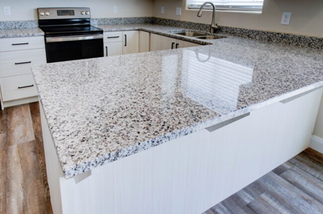 Building Photo - Brand new 3 bedroom, 2.5 bath townhome in Cedar City