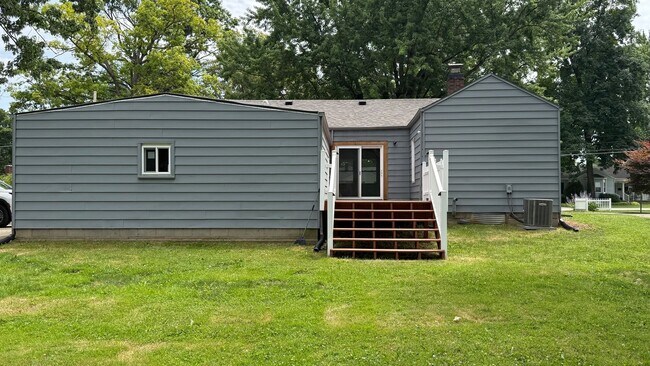 Building Photo - Cute! Renovated 2 Bedroom Home near Anderson Univ