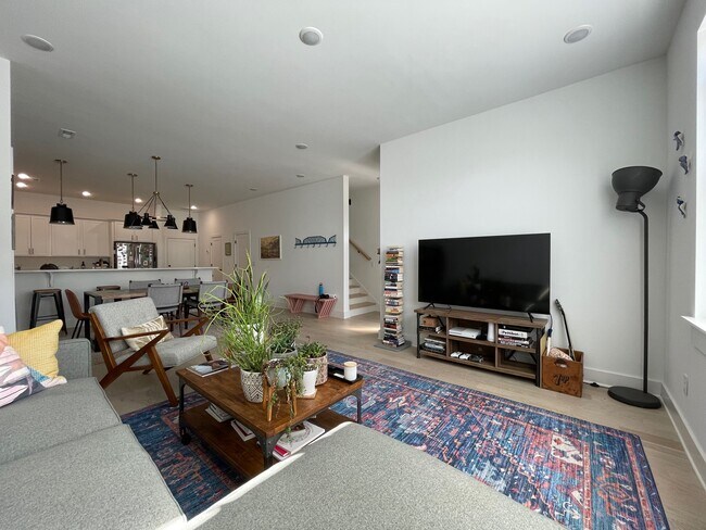 Building Photo - 1348 Slayton St