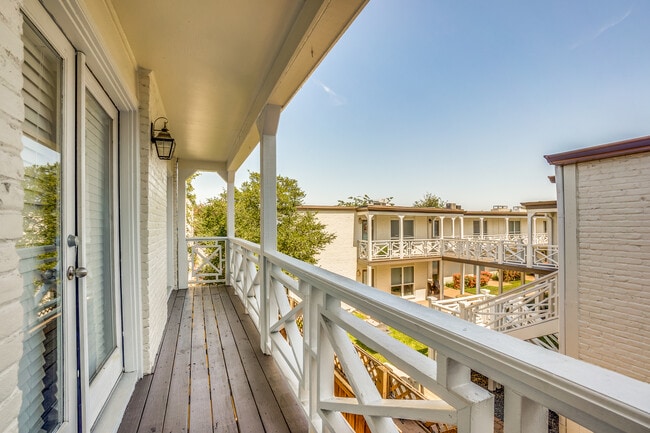 Building Photo - 5919 E University-236