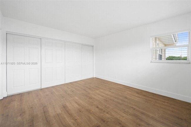 Building Photo - 141 NE 10th Ave