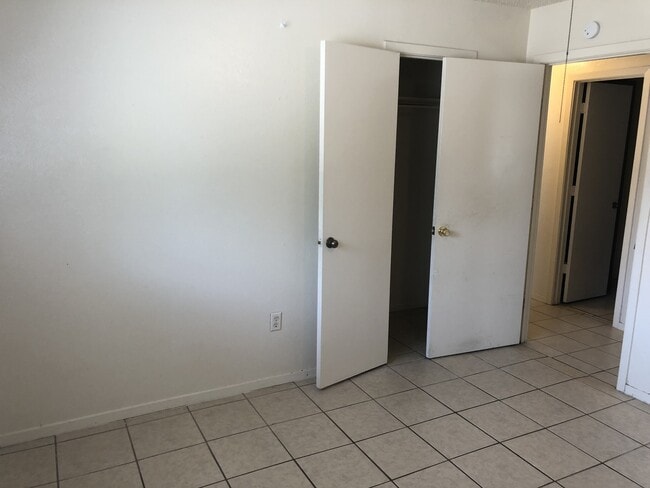 Building Photo - Cozy Half Duplex in Irving!!