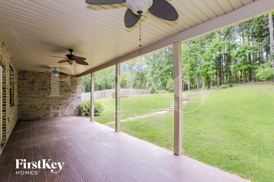 Building Photo - 1022 Yorkshire Dr