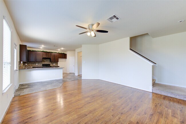 Building Photo - 10907 Woodland Leaf Ln