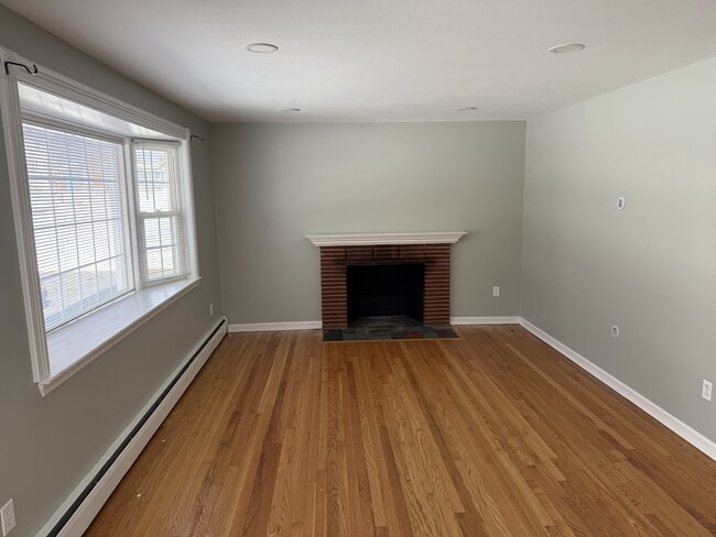 Building Photo - 40 Varmor Dr