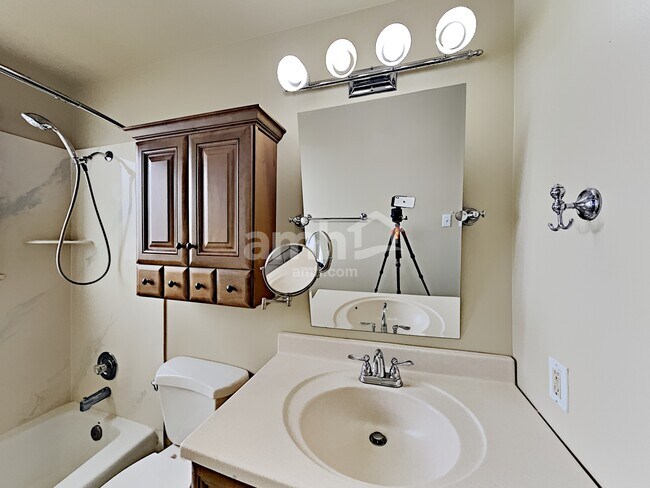 Building Photo - 342 N 75 W