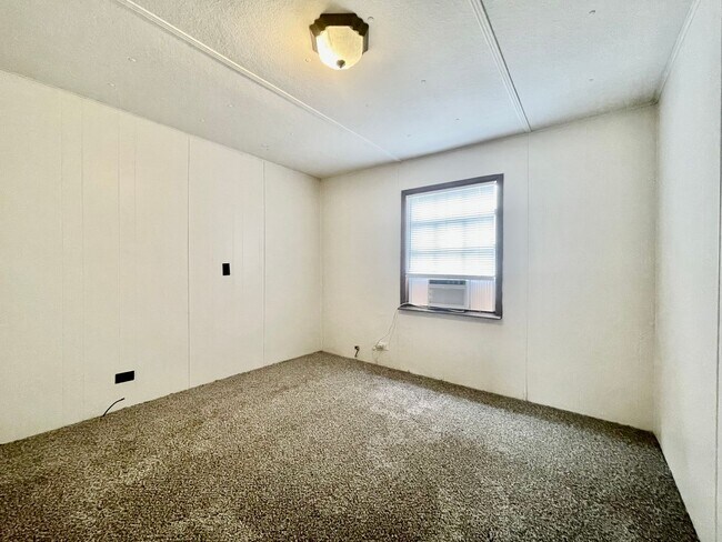 Building Photo - Spacious updated 3 bedroom, 2 bathroom home on acreage