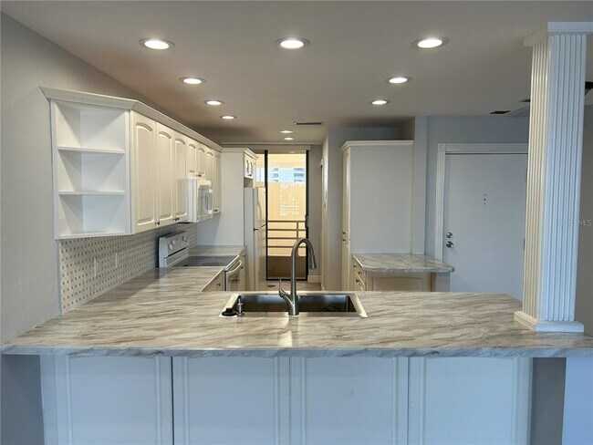 Building Photo - 2775 Kipps Colony Dr S