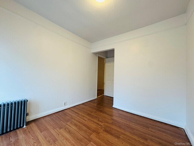 Building Photo - 21-13 25th Rd