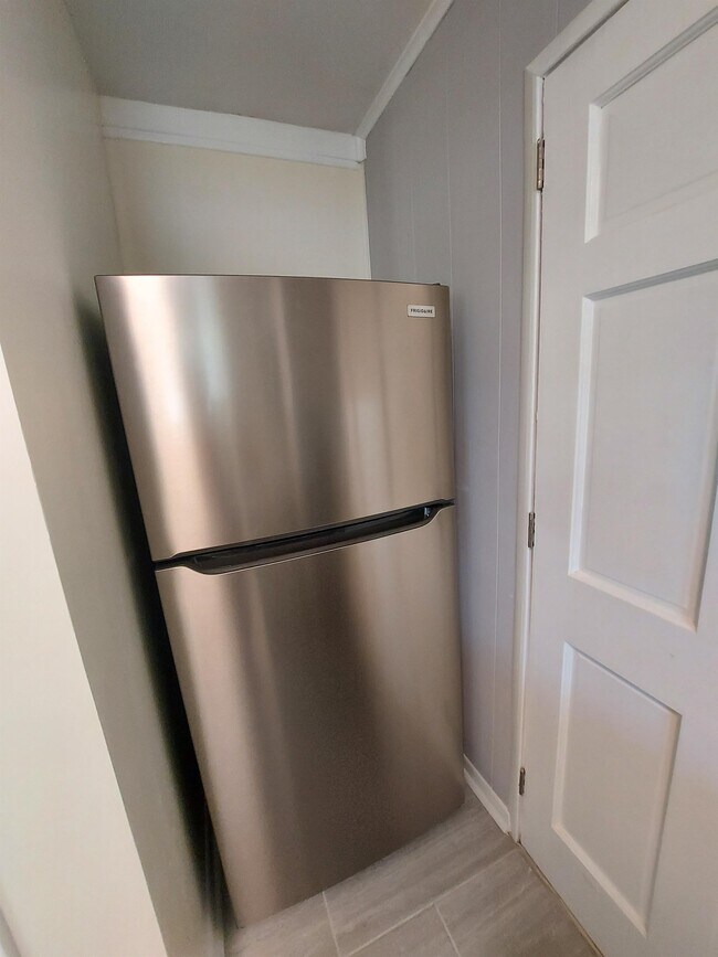 Building Photo - 1713 Lacy St