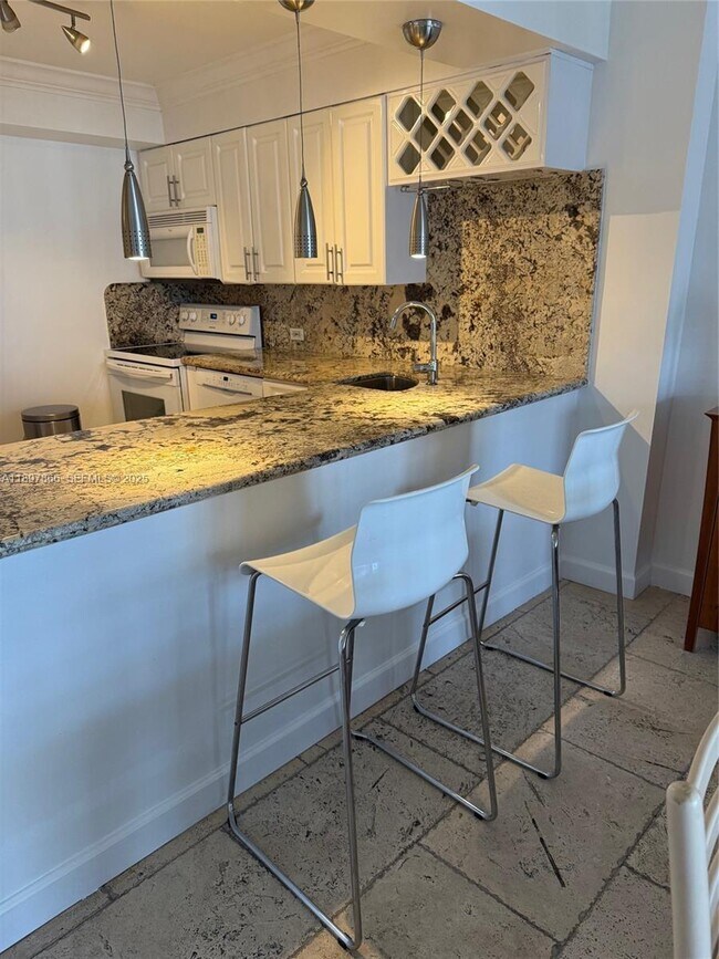 Building Photo - 5701 Collins Ave