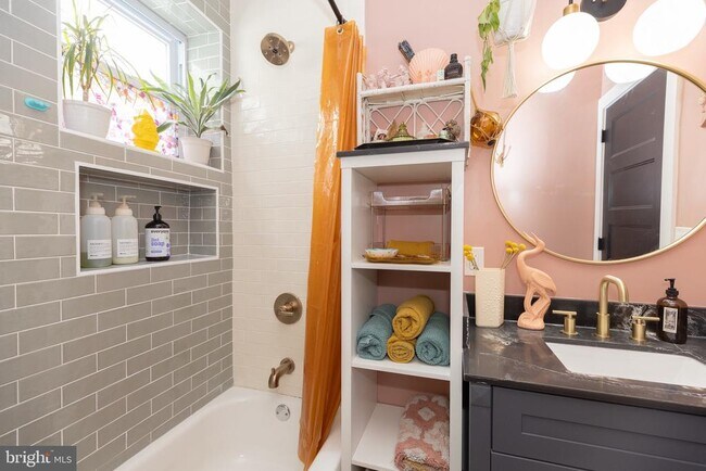 Building Photo - 1010 S Paxon St