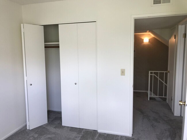 Building Photo - La Canada Townhome Quiet Community 2 Bedroom