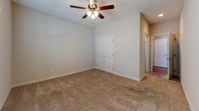 Building Photo - 302 Gilchrist Ave